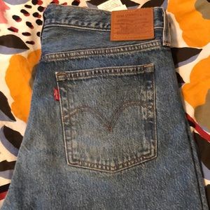 Levi's Wedgie Straight Distressed Crop Jeans 30